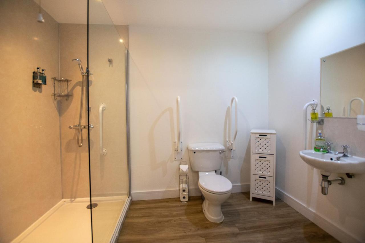 Hotel Corran Bunkhouse Exterior foto A wet room