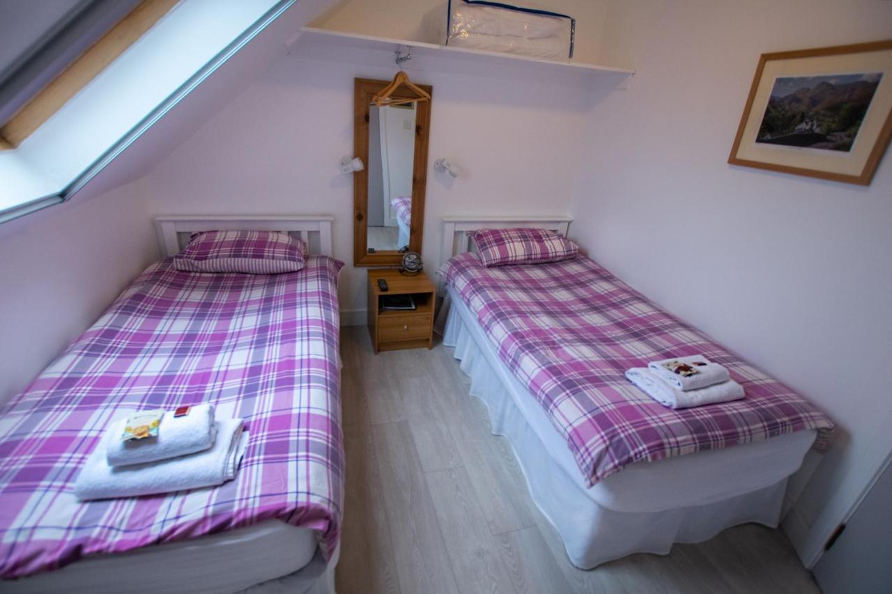 Hotel Corran Bunkhouse Exterior foto A twin bedroom