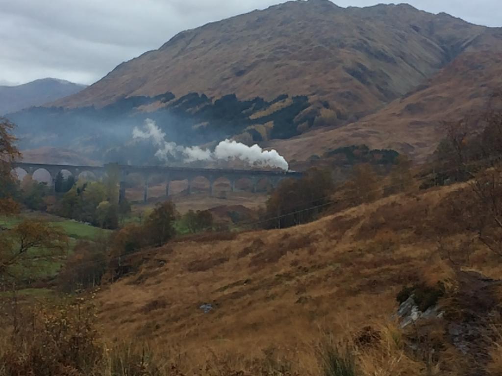 Hotel Corran Bunkhouse Exterior foto The Jacobite on the West Highland Line