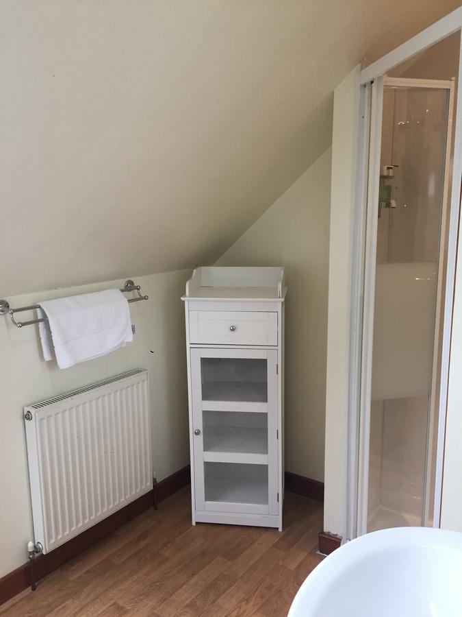 Hotel Corran Bunkhouse Exterior foto A shower cubicle