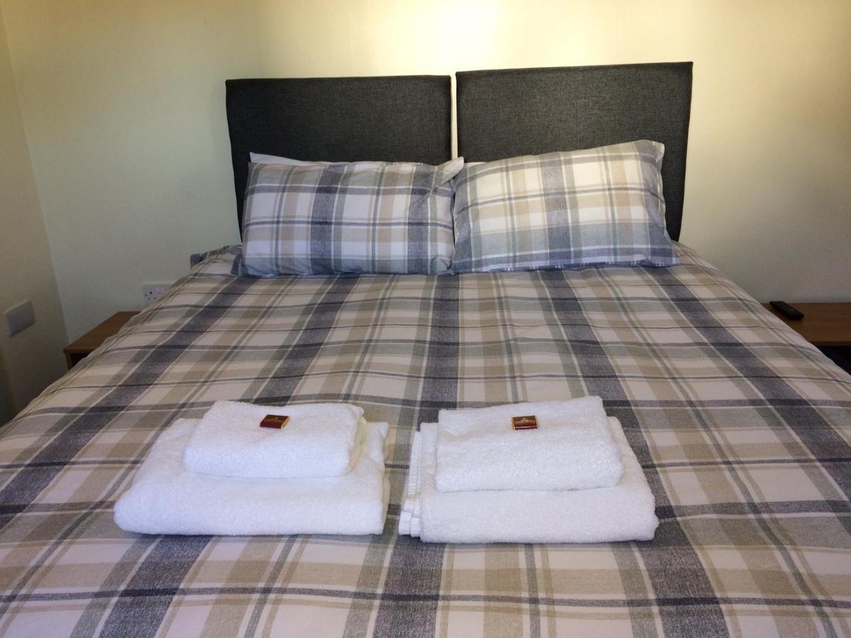 Hotel Corran Bunkhouse Exterior foto A bed with towels