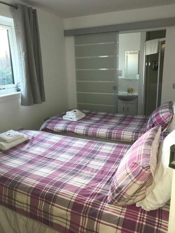 Hotel Corran Bunkhouse Exterior foto A room at the station